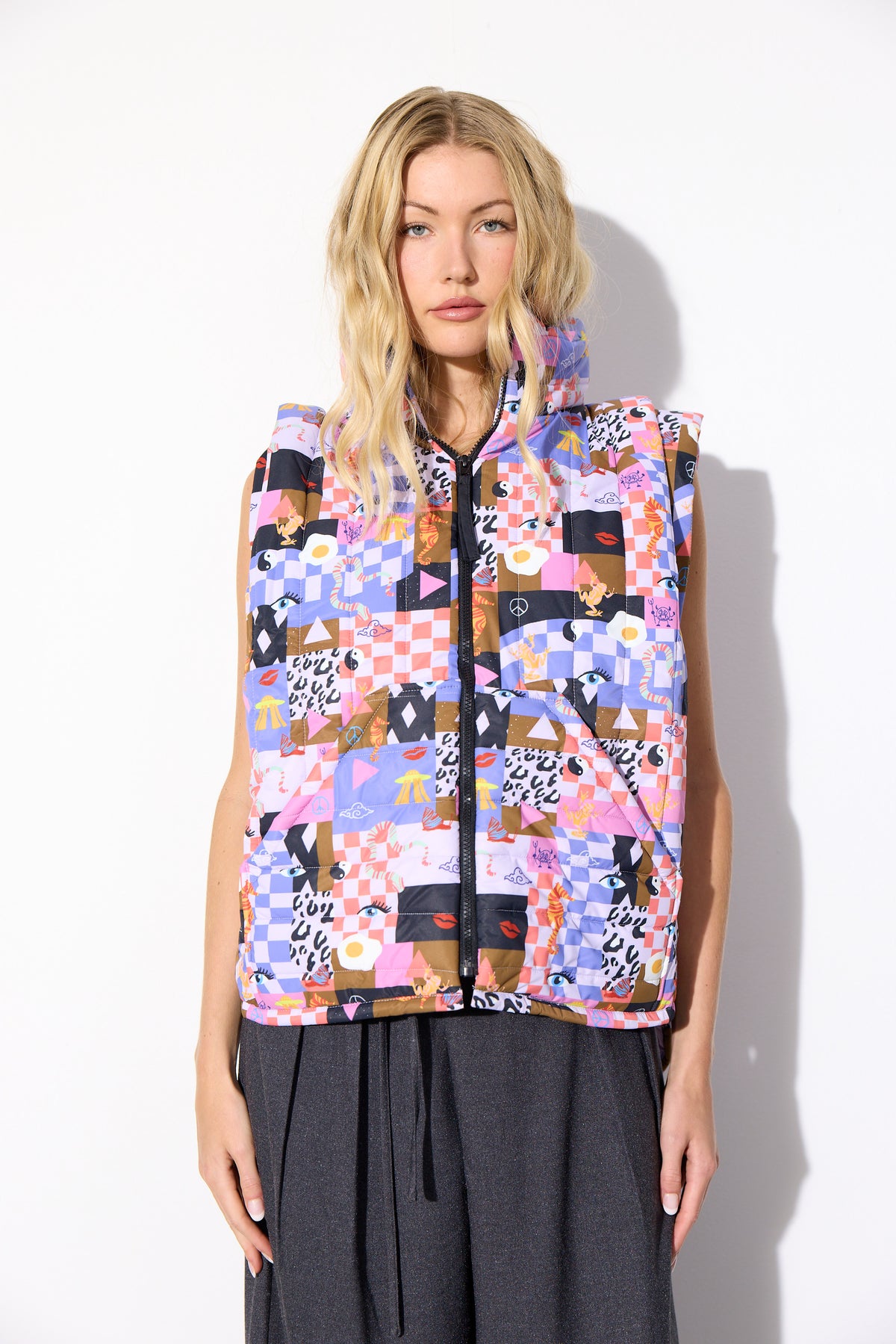 HUNKØN Roxanna Short Vest Vests Multiverse Art Print