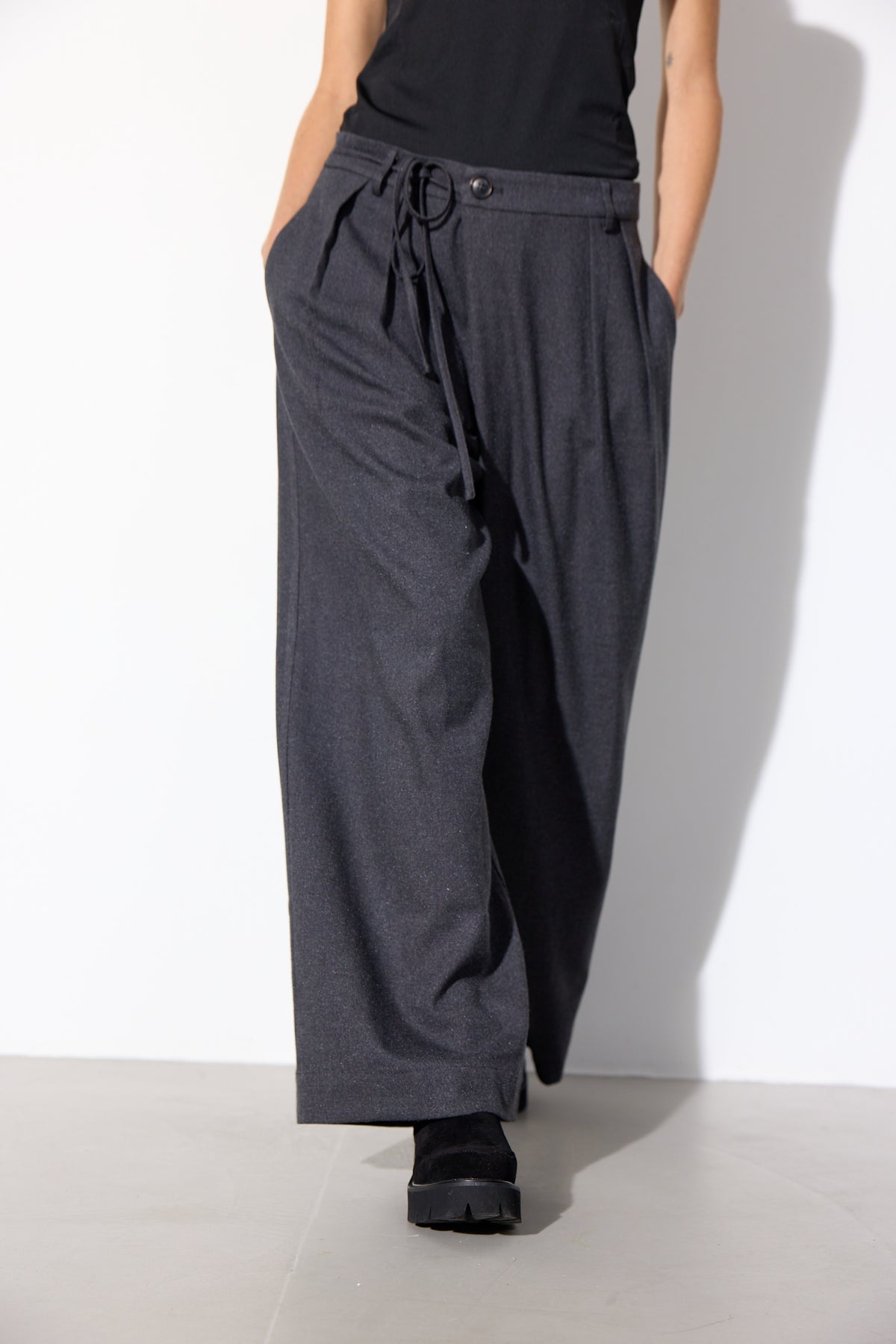 HUNKØN Emiko Trousers Bukser Grey