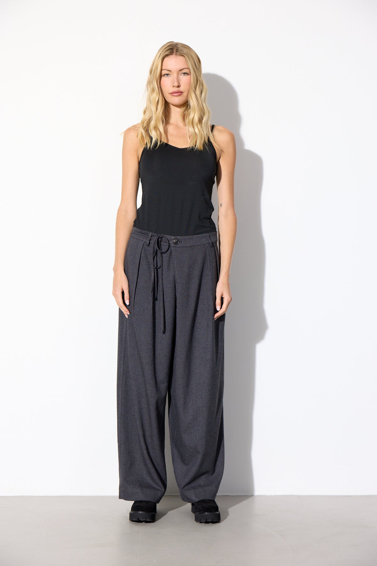 HUNKØN Emiko Trousers Bukser Grey