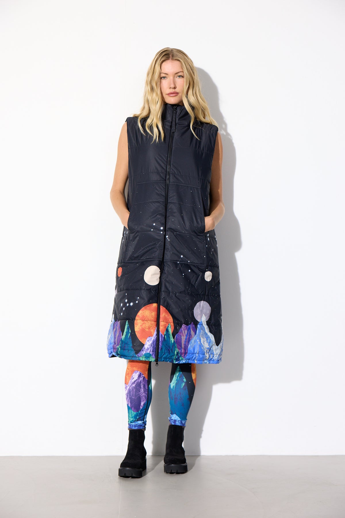 HUNKØN Justice Long Vest Vests Outer Space Art Print