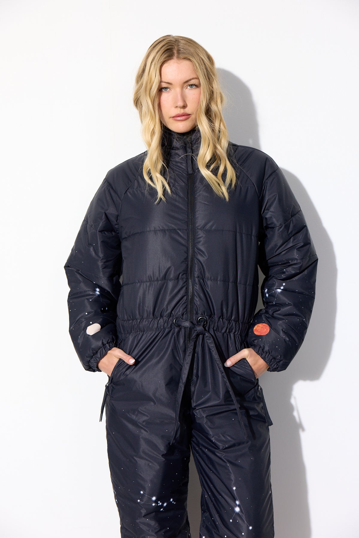 HUNKØN Justice Snowsuit Flyverdragter Outer Space Art Print