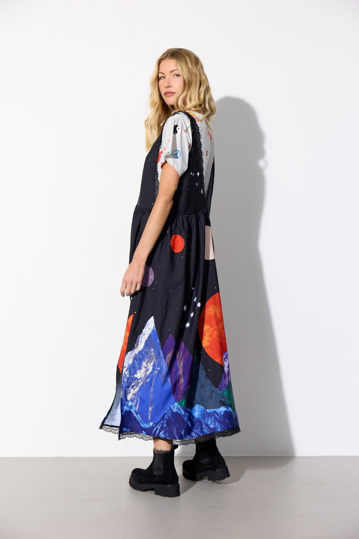 HUNKØN Nora Dress Kjoler Outer Space Art Print